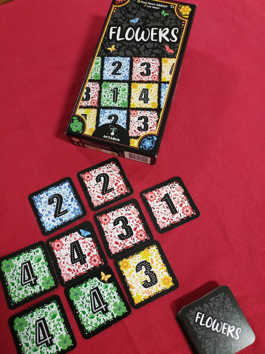 Boite et cartes du jeu de société Flowers